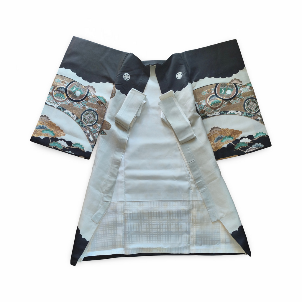 Kimono de cérémonie pour enfant au motif de faucon
