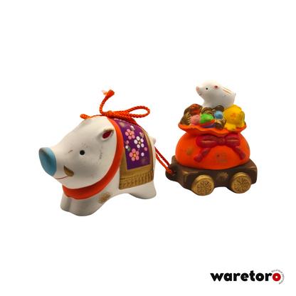 Figurine Yakushigama sanglier et petit sur sac de trésors