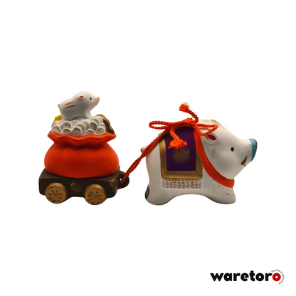 Figurine Yakushigama sanglier et petit sur sac de trésors