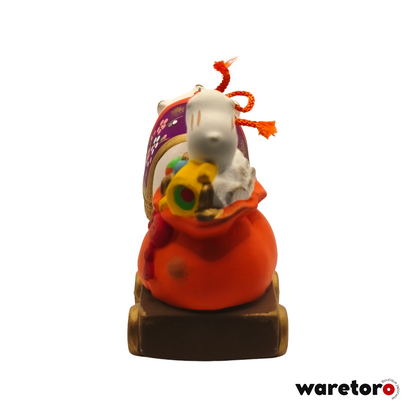 Figurine Yakushigama sanglier et petit sur sac de trésors